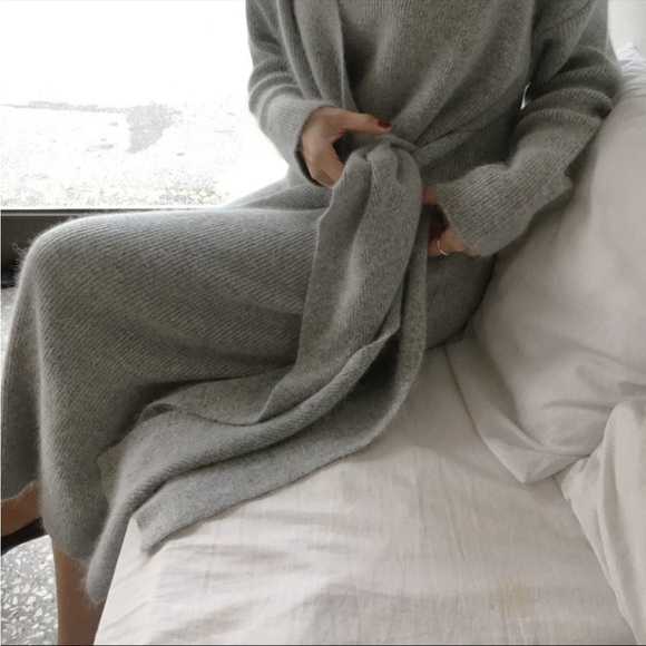 Dress features a sexy and flattering design RESTOCKED - Picture 5 of 6